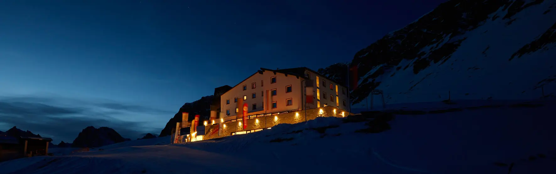 Berggasthof Piz Buin am Abend während des Splitboard-Testival CTM